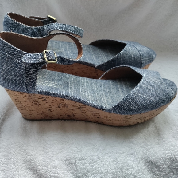 Toms | Chambray Blue Cork Wedge Buckle Platform Sandals Womens Size 7.5 - Picture 5 of 16